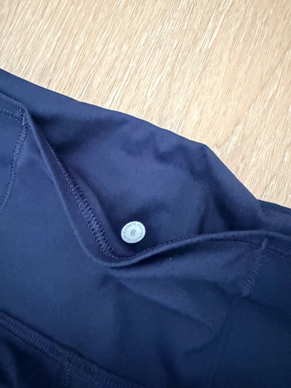 lululemon athletica Navy Mid-Rise Cropped Leggings- Size 6 (SM) - Picture 9 of 10